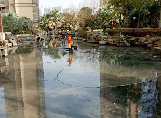 定海景观池淤泥清理